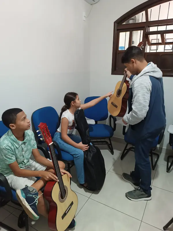 Aulas de Música e Teatro